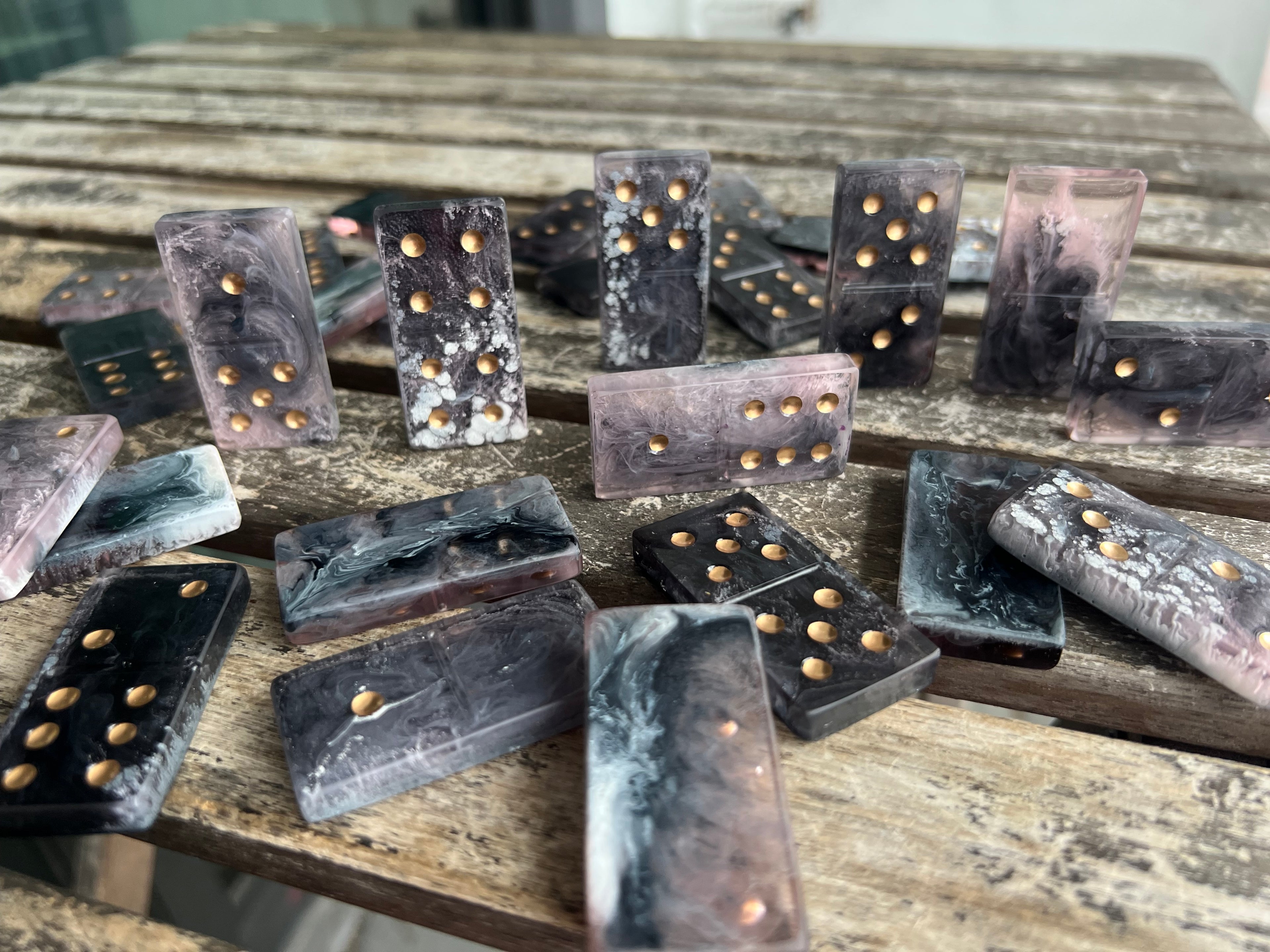 Shadow Rose Domino Set