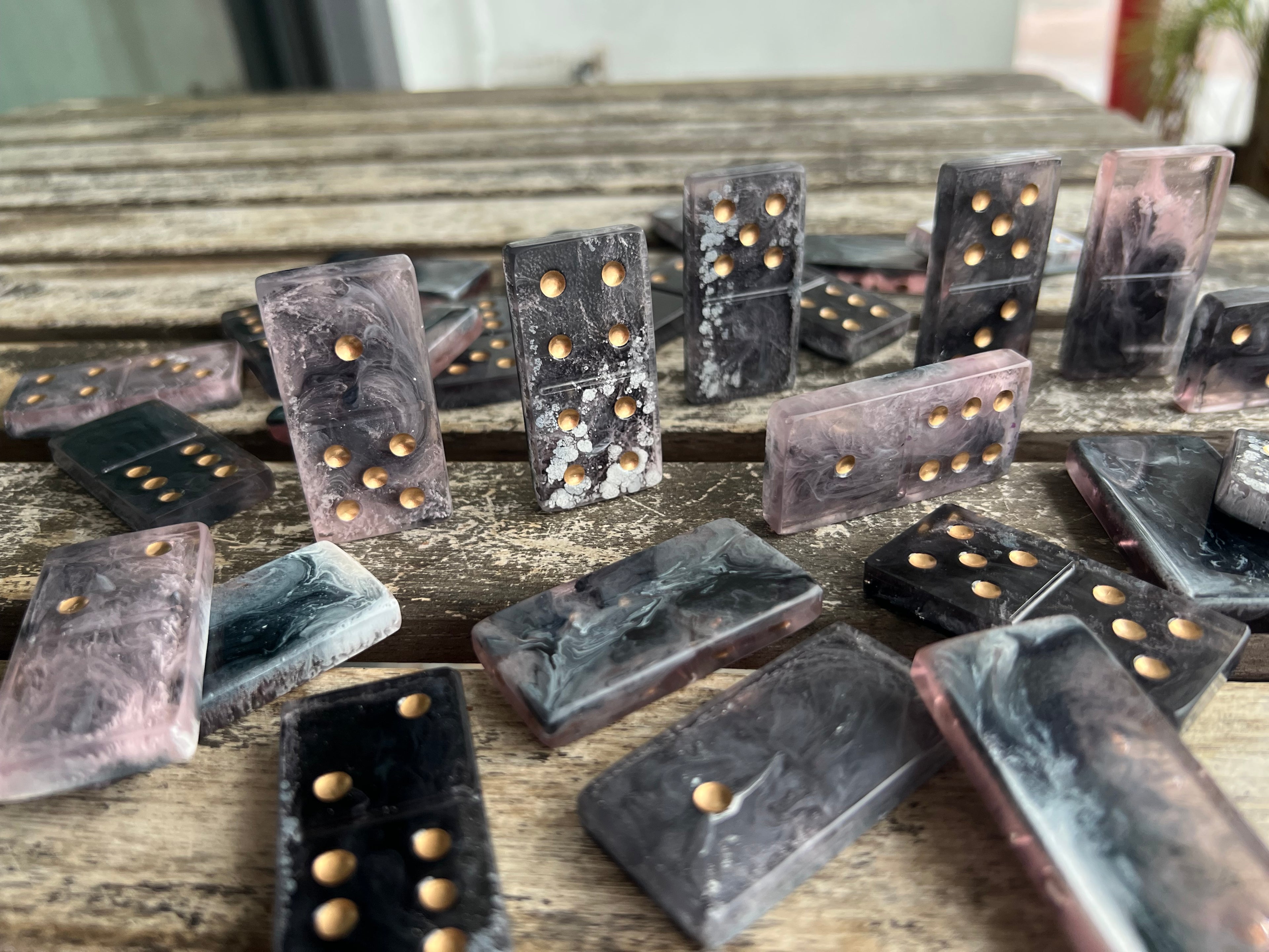 Shadow Rose Domino Set