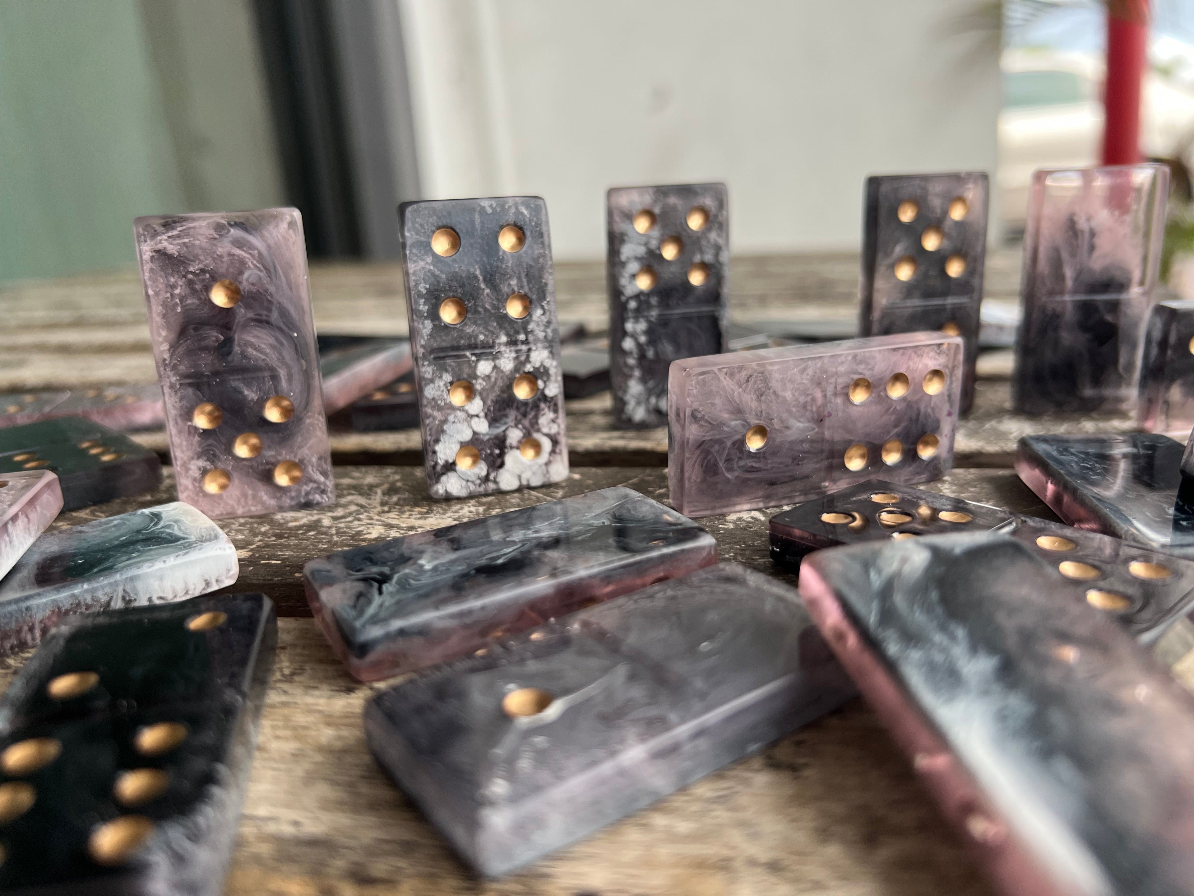Shadow Rose Domino Set