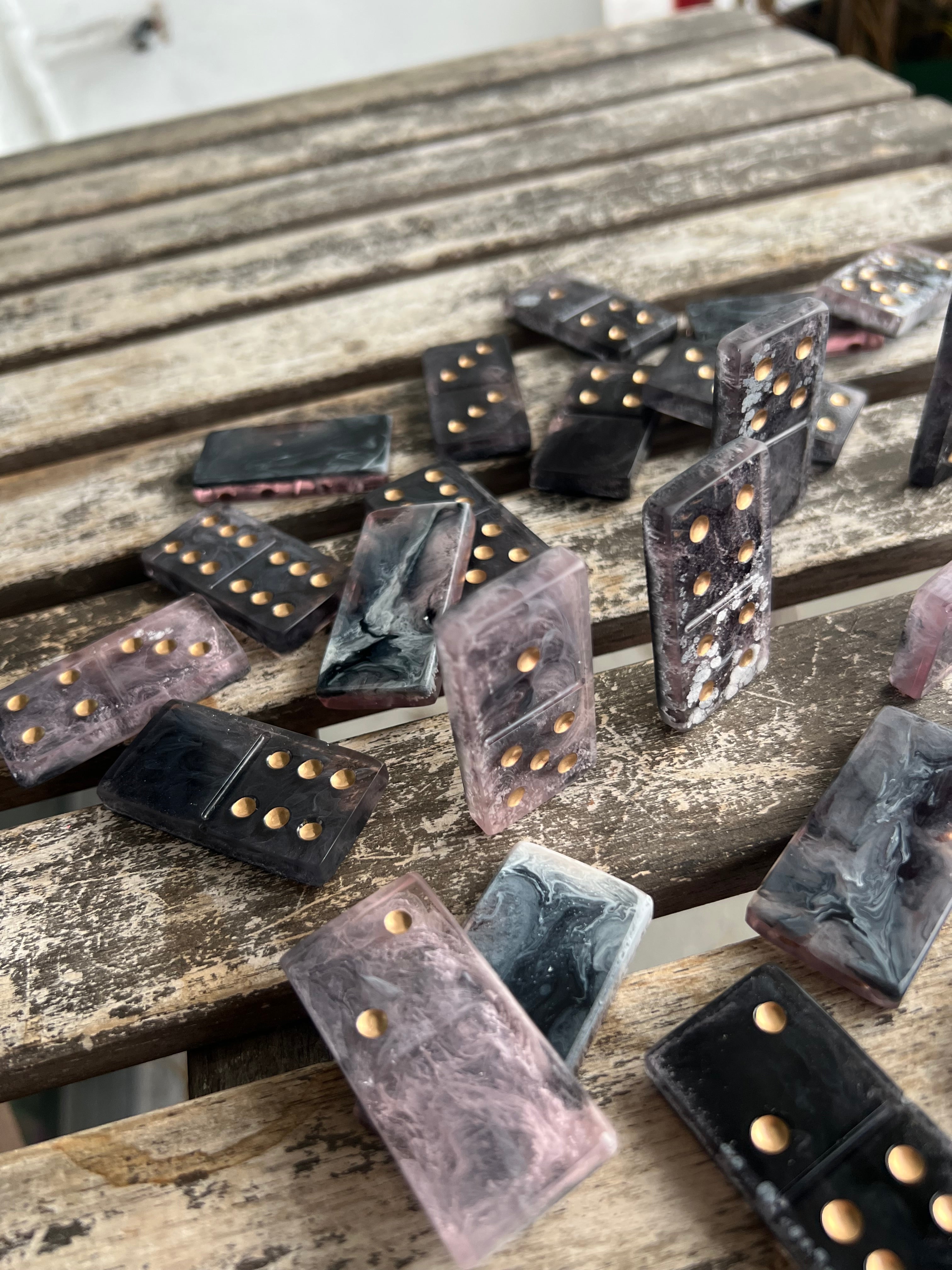 Shadow Rose Domino Set