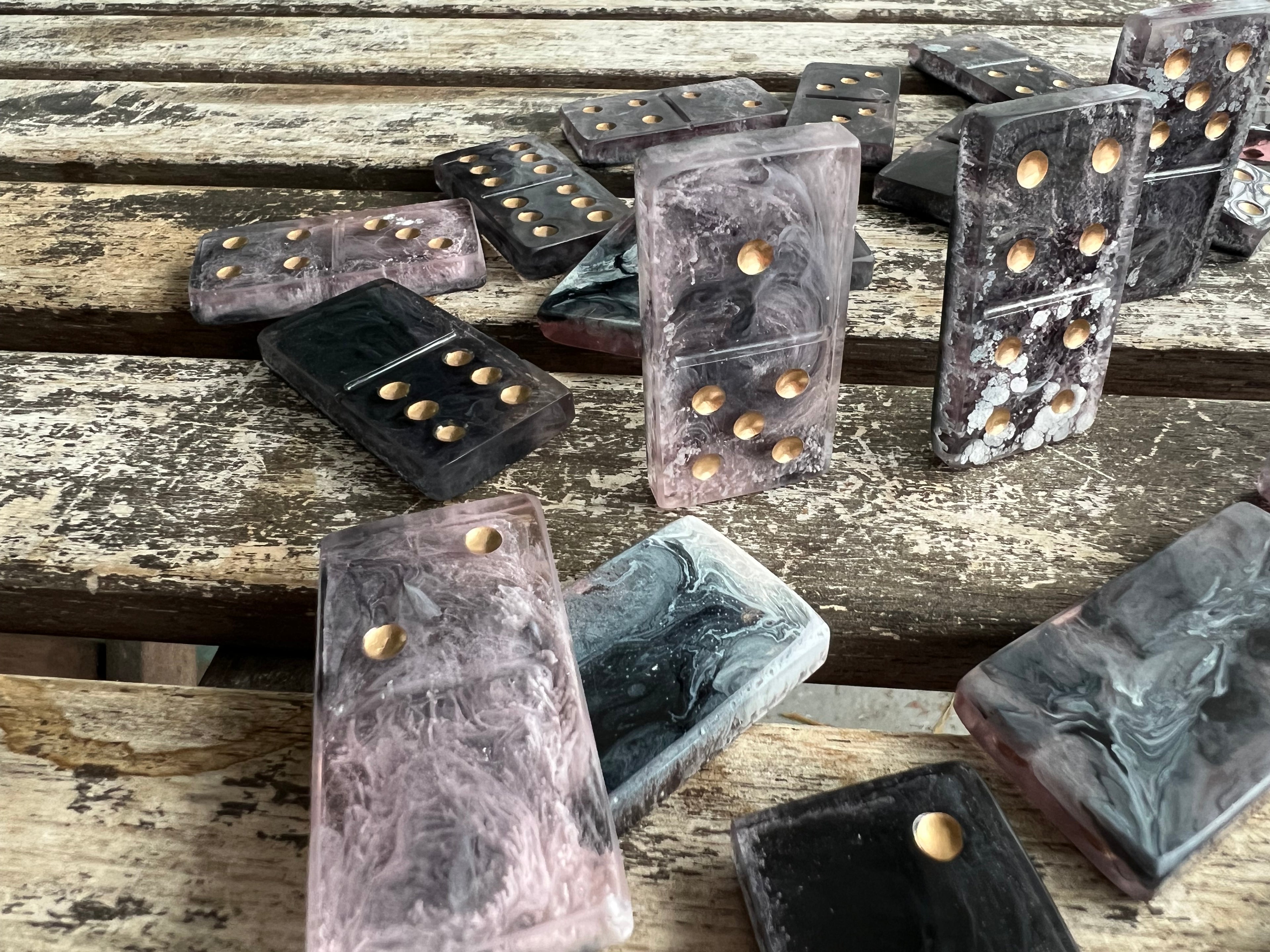 Shadow Rose Domino Set